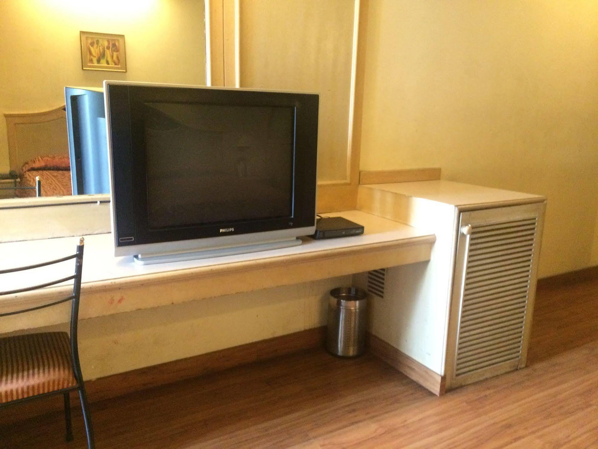 Park Palace Hotel Kalküta Dış mekan fotoğraf