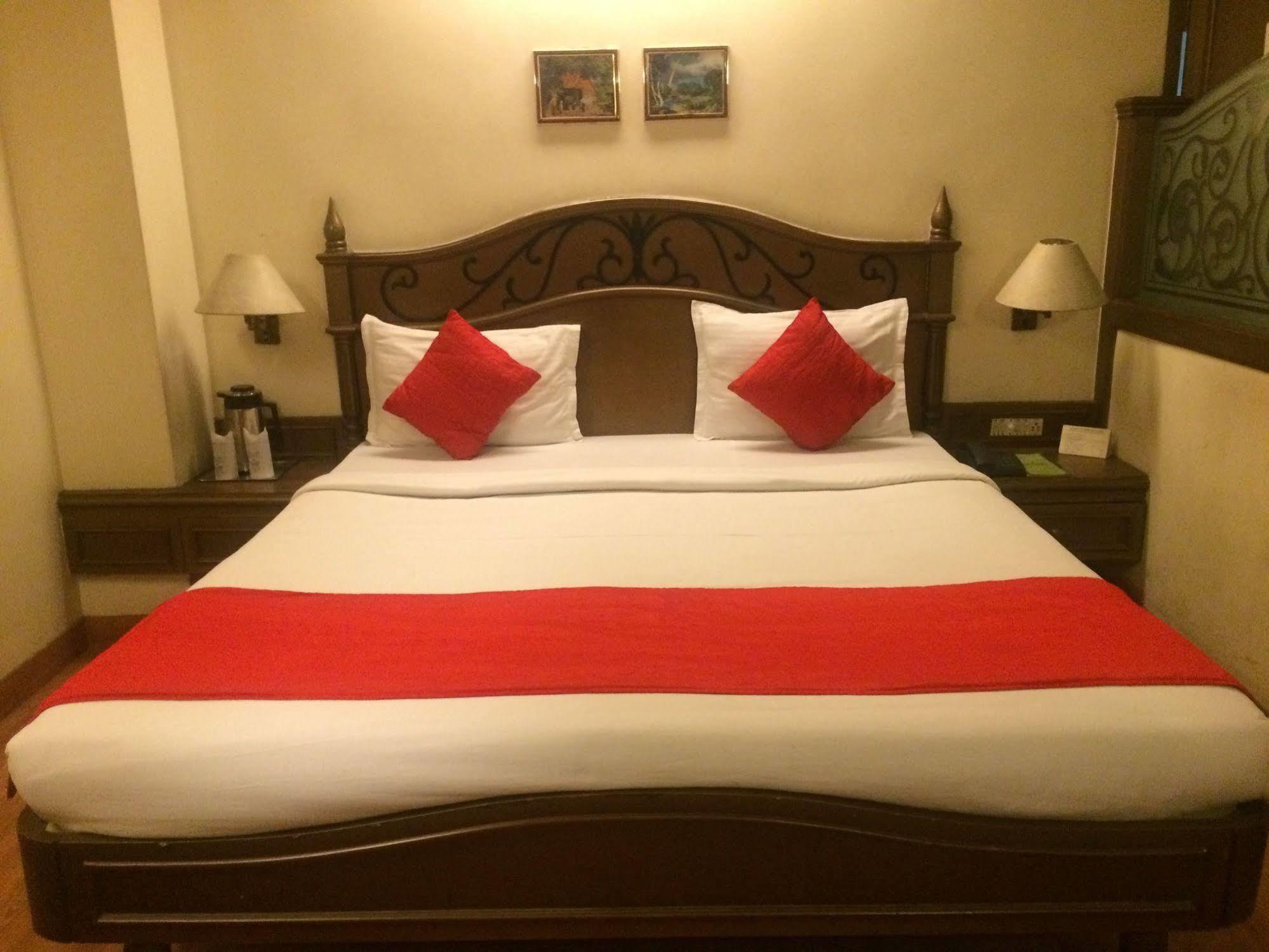 Park Palace Hotel Kalküta Dış mekan fotoğraf