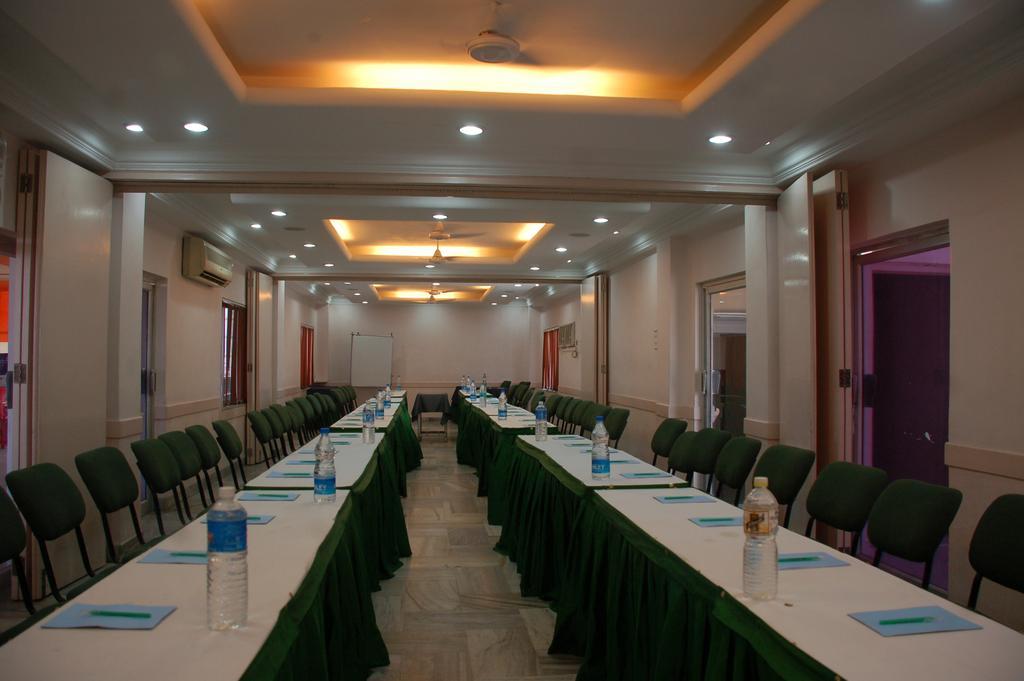Park Palace Hotel Kalküta Dış mekan fotoğraf